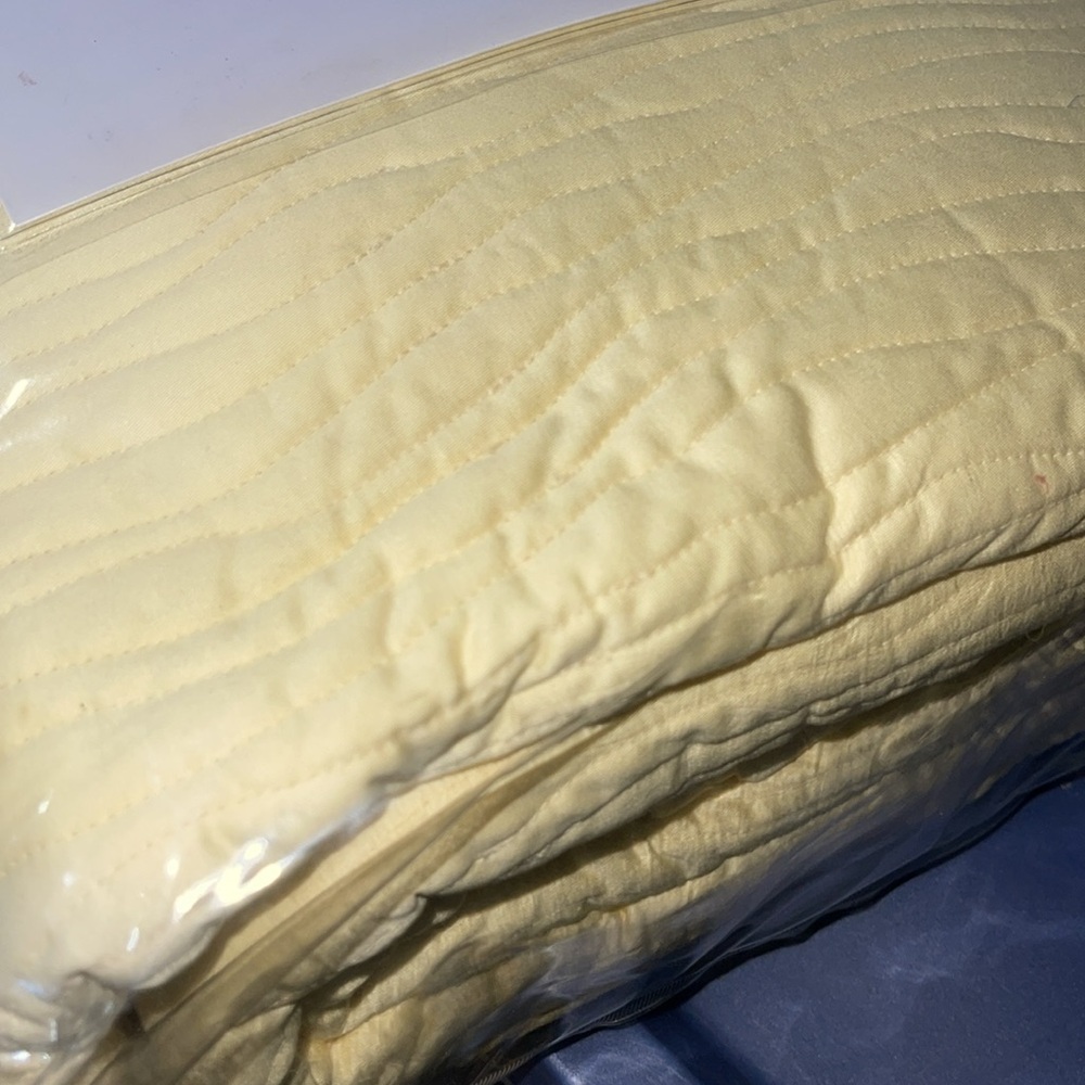 STYLE & CO. HOME WAVE KING QUILT NWT 
YELLOW 106x96 i - Picture 4 of 6